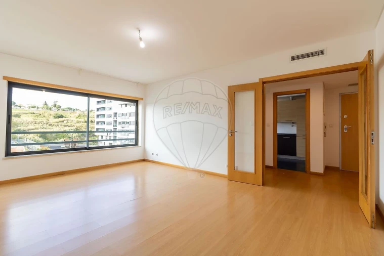 Apartamento T2 para Venda em Santo António dos Cavaleiros e Frielas Foto 4