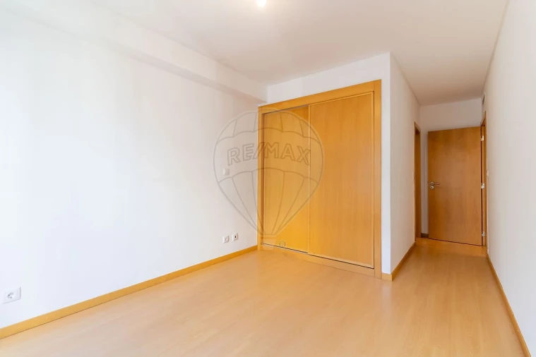 Apartamento T2 para Venda em Santo António dos Cavaleiros e Frielas Foto 17