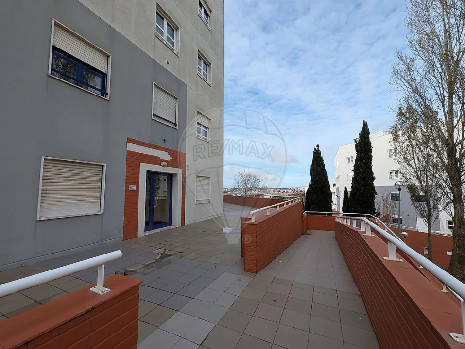 Apartamento T2 para Venda em Venteira Foto 3