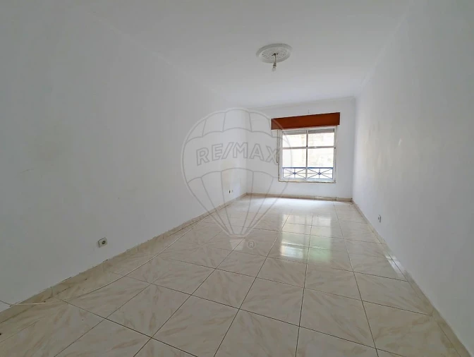 Apartamento T2 para Venda em Algueirão-Mem Martins Foto 4