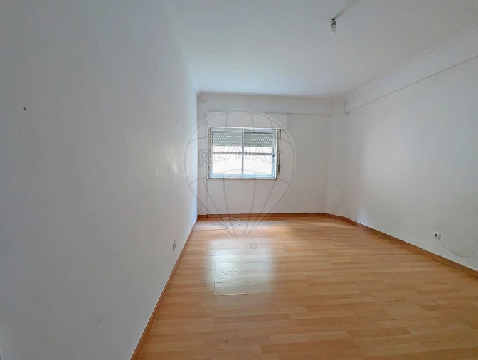 Apartamento T2 para Venda em Algueirão-Mem Martins Foto 2