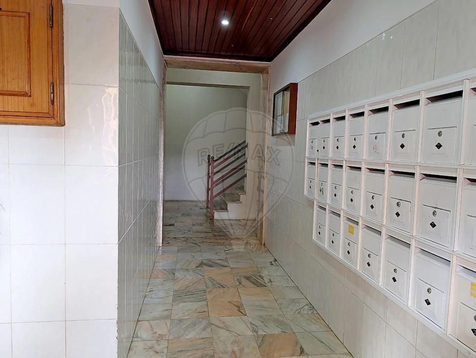 Apartamento T2 para Venda em Algueirão-Mem Martins Foto 13
