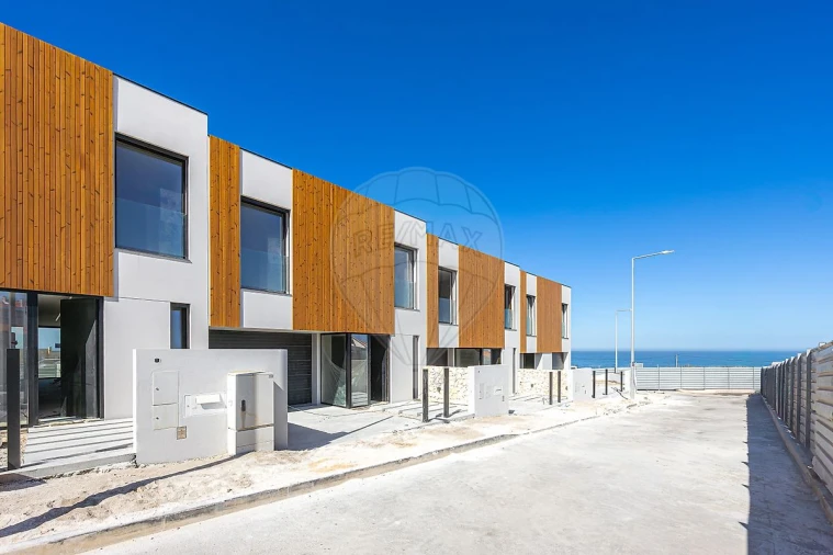 Moradia T4 para Venda em A dos Cunhados e Maceira Foto 1