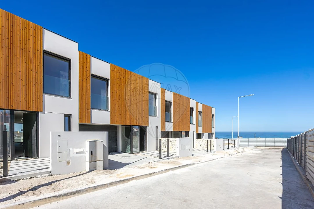 Moradia T4 para Venda em A dos Cunhados e Maceira Foto 1