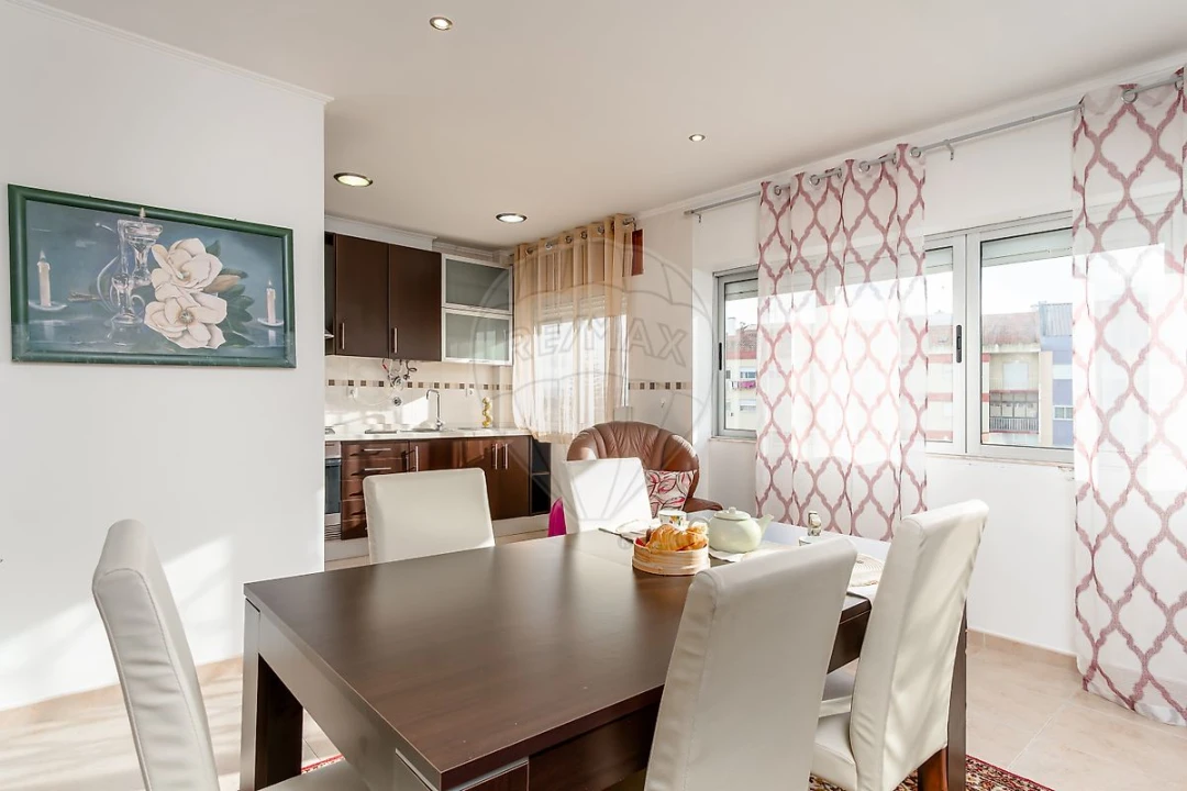 Apartamento T3 para Venda em Seixal, Arrentela e Aldeia de Paio Pires Foto 1