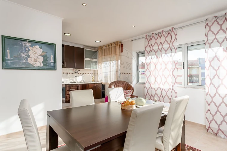 Apartamento T3 para Venda em Seixal, Arrentela e Aldeia de Paio Pires Foto 1