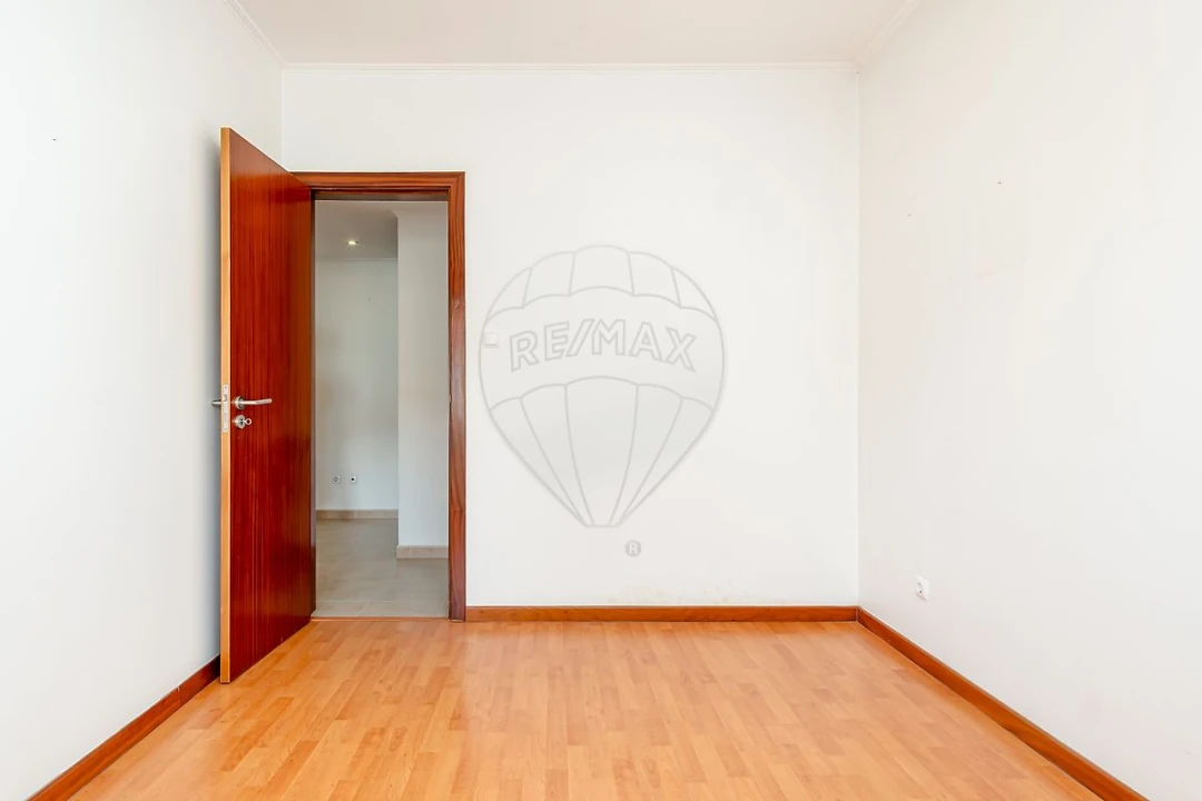 Apartamento T3 para Venda em Seixal, Arrentela e Aldeia de Paio Pires Foto 3