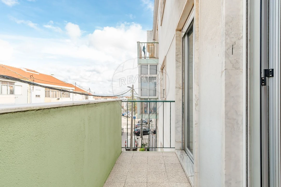 Apartamento T3 para Venda em Seixal, Arrentela e Aldeia de Paio Pires Foto 6