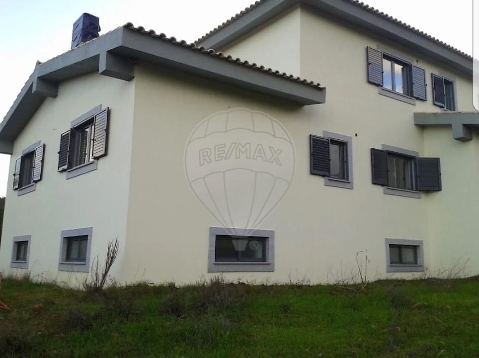 Moradia T7 para Venda em Teixoso e Sarzedo Foto 1