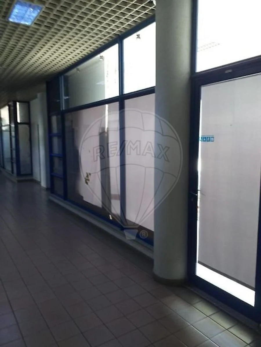 Loja para Arrendamento em Fânzeres e São Pedro da Cova Foto 3