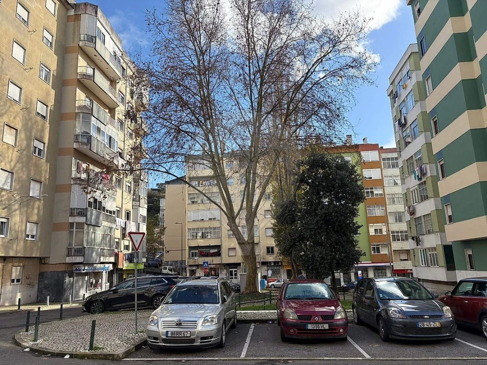 Apartamento T2 para Venda em Agualva e Mira-Sintra Foto 2