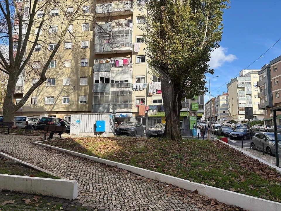 Apartamento T2 para Venda em Agualva e Mira-Sintra Foto 5