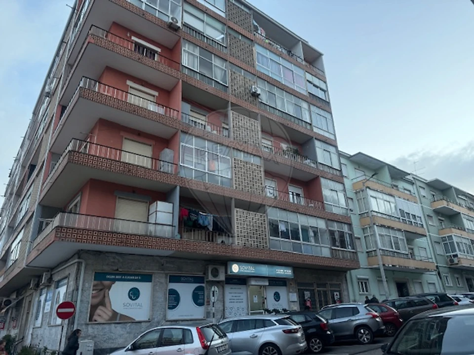 Apartamento T2 para Venda em Amora Foto 3