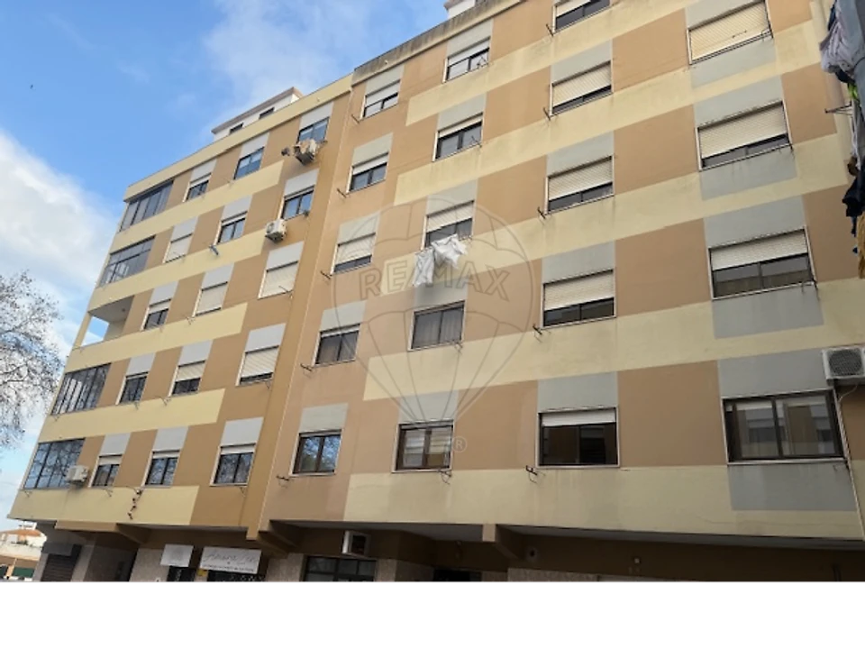 Apartamento T2 para Venda em Amora Foto 1