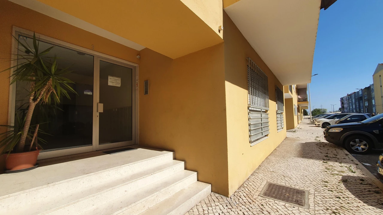 Apartamento T2 para Venda em Barreiro e Lavradio Foto 2