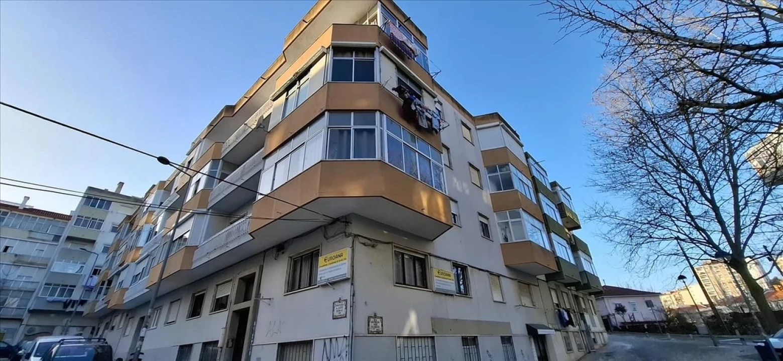 Apartamento T1 para Venda em Cacém e São Marcos Foto 1