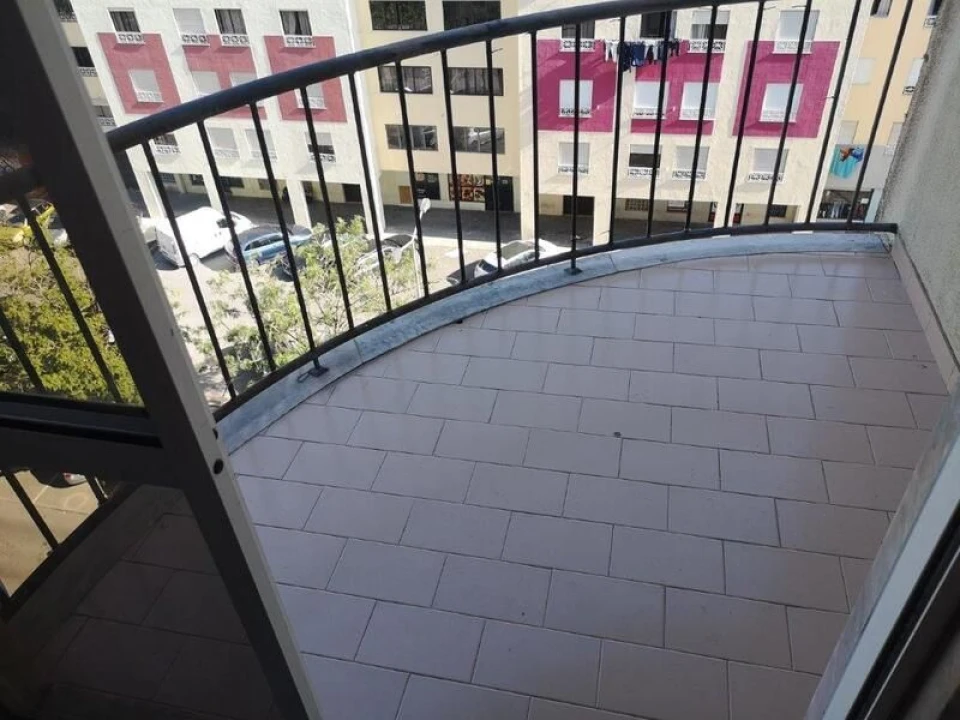 Apartamento T2 para Venda em Agualva e Mira-Sintra Foto 11