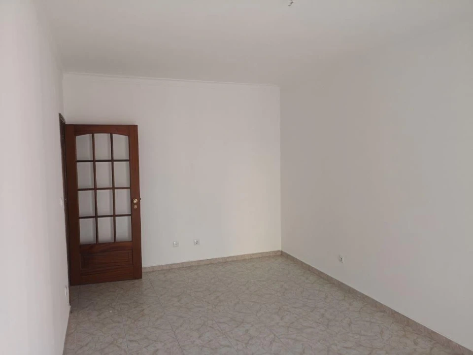Apartamento T2 para Venda em Agualva e Mira-Sintra Foto 4