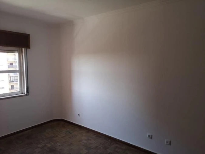 Apartamento T2 para Venda em Agualva e Mira-Sintra Foto 10