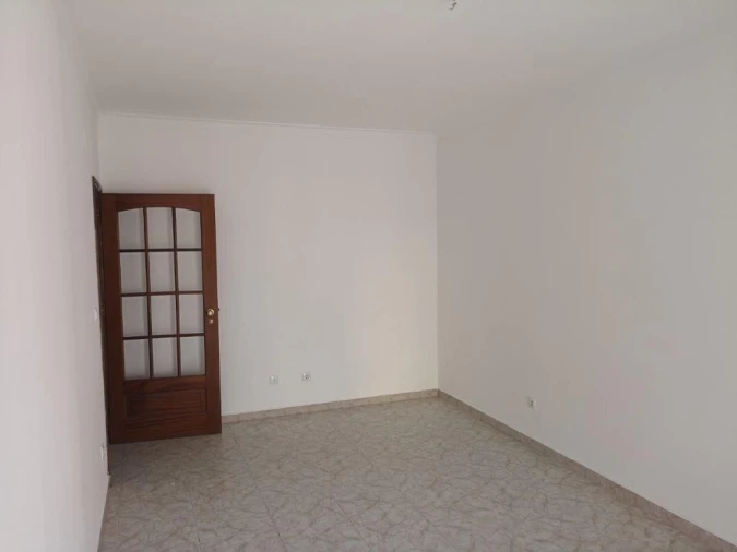 Apartamento T2 para Venda em Agualva e Mira-Sintra Foto 4