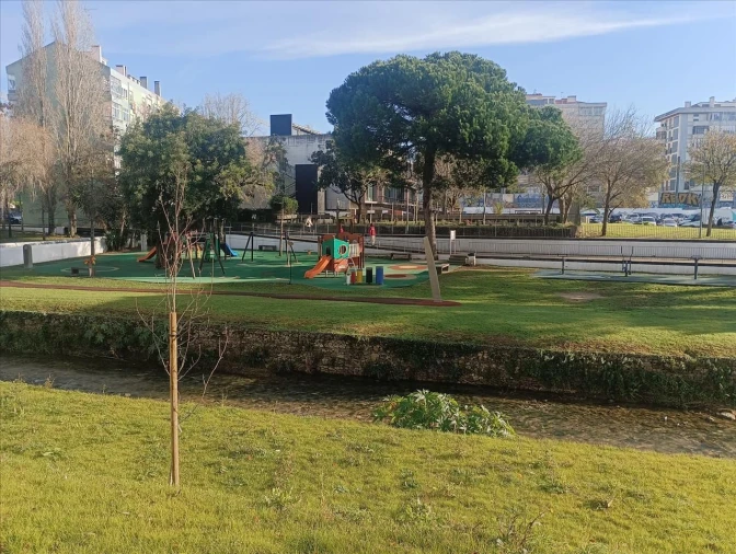Apartamento T3 para Venda em Cacém e São Marcos Foto 22