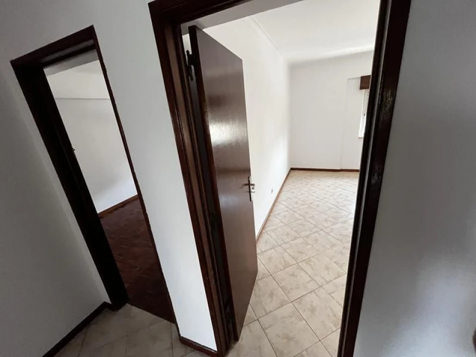 Apartamento T2 para Venda em Carregado e Cadafais Foto 4