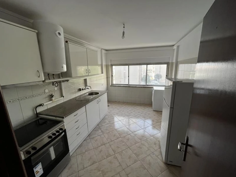 Apartamento T2 para Venda em Carregado e Cadafais Foto 6