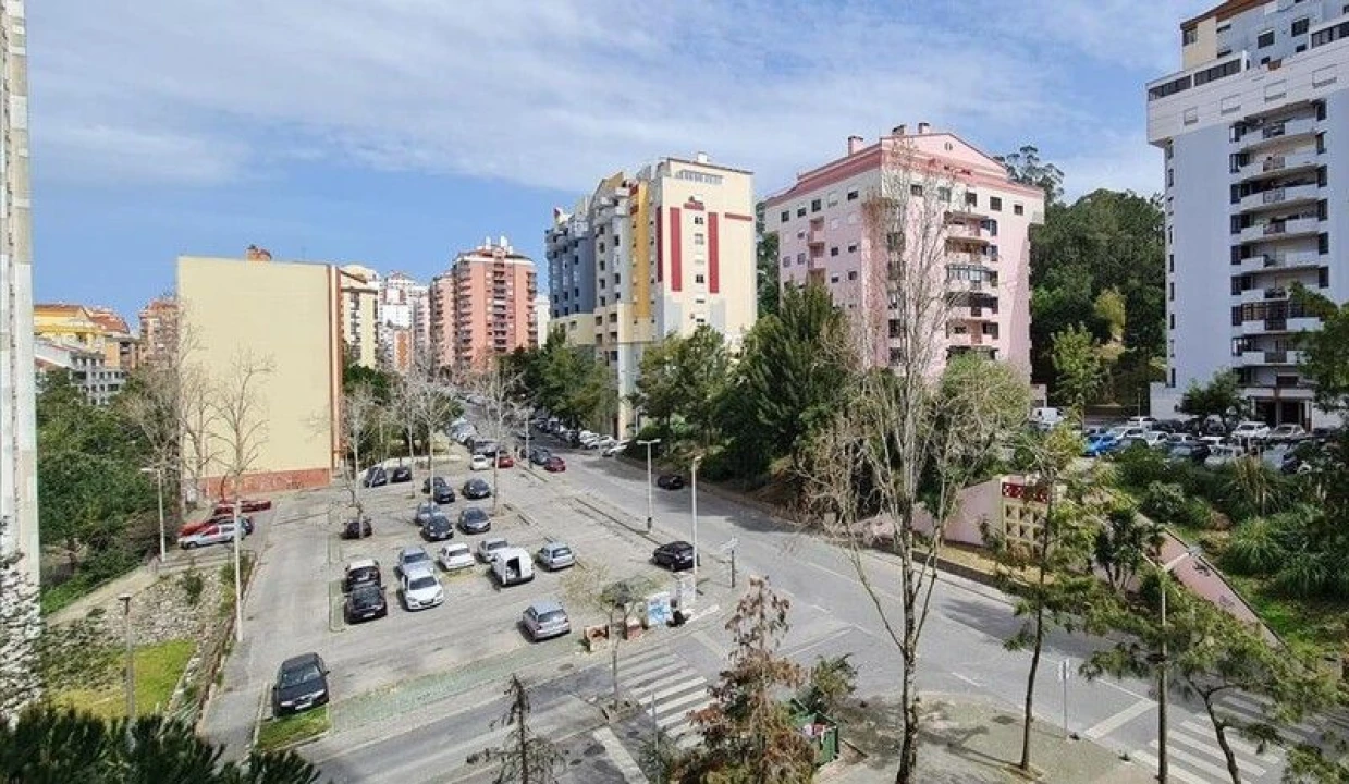 Apartamento T3 para Venda em Agualva e Mira-Sintra Foto 15