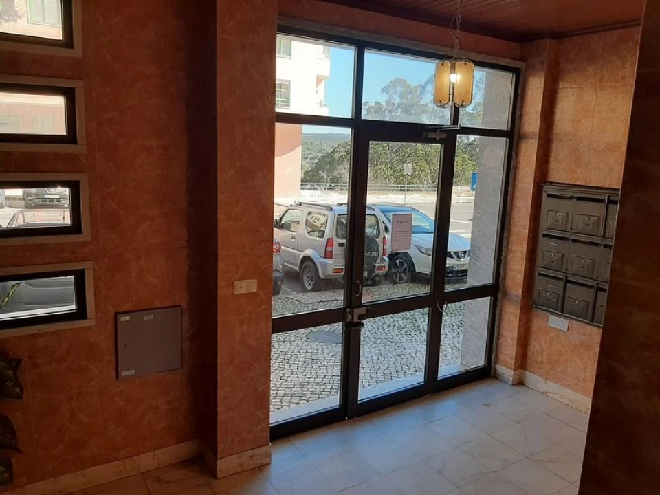 Apartamento T1 para Venda em Rio de Mouro Foto 2