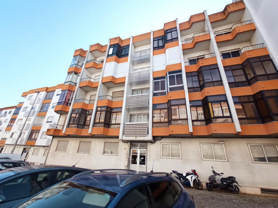 Apartamento T3 para Venda em Queluz e Belas Foto 1