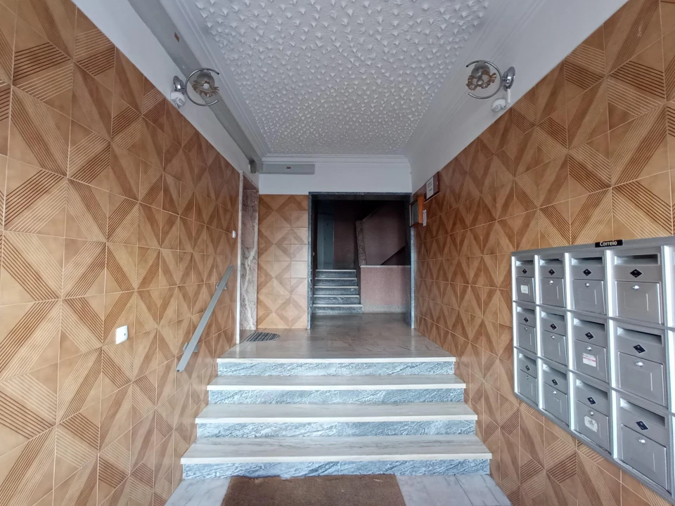 Apartamento T3 para Venda em Queluz e Belas Foto 2