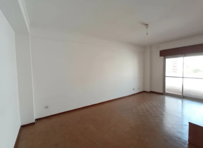 Apartamento T3 para Venda em Queluz e Belas Foto 4