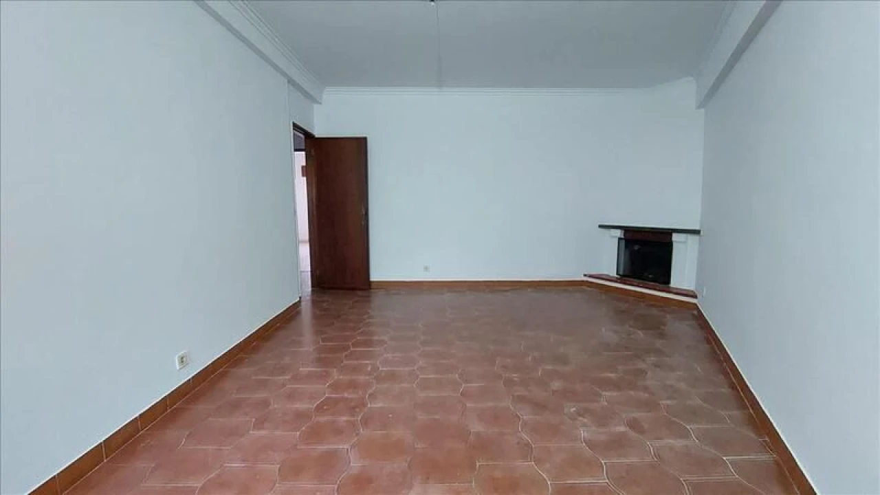 Apartamento T2 para Venda em Rio de Mouro Foto 4