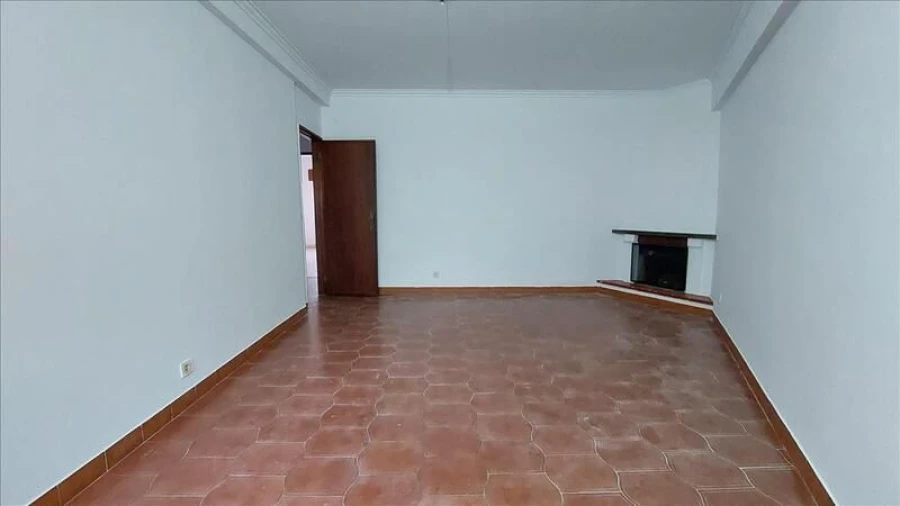 Apartamento T2 para Venda em Rio de Mouro Foto 4