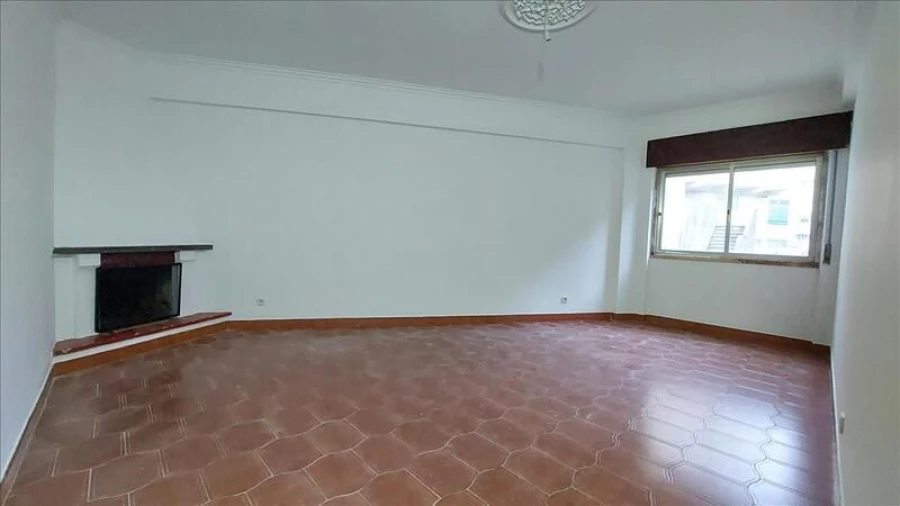 Apartamento T2 para Venda em Rio de Mouro Foto 5