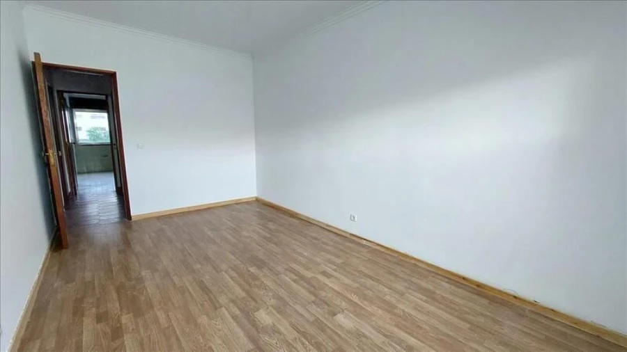 Apartamento T2 para Venda em Rio de Mouro Foto 8