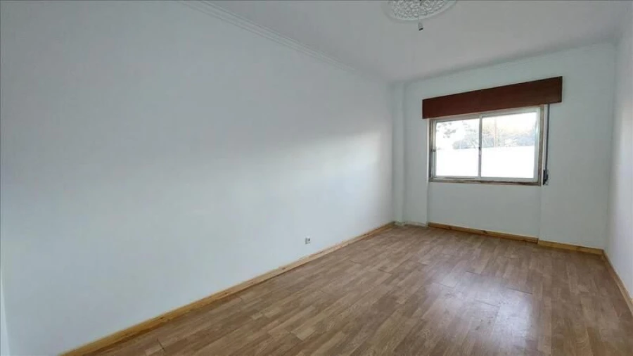 Apartamento T2 para Venda em Rio de Mouro Foto 9
