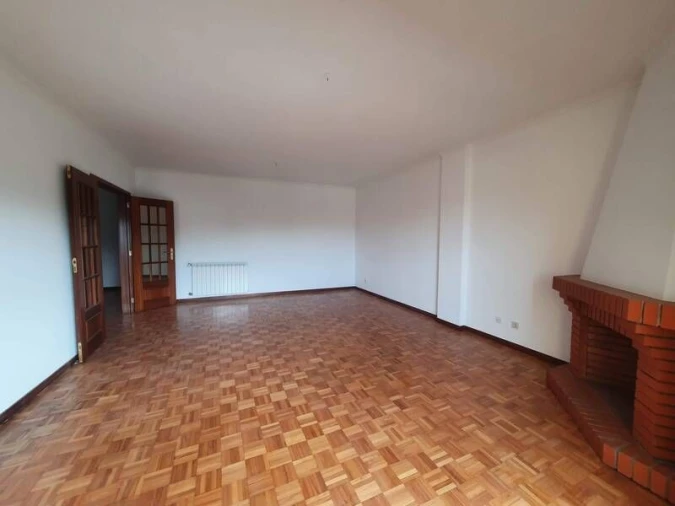 Apartamento T2 para Venda em Paço de Sousa Foto 3