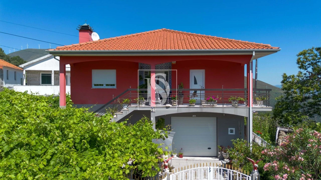 Moradia T4 para Venda em Teixeira e Teixeiró Foto 27