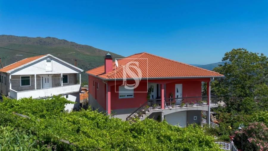 Moradia T4 para Venda em Teixeira e Teixeiró Foto 28