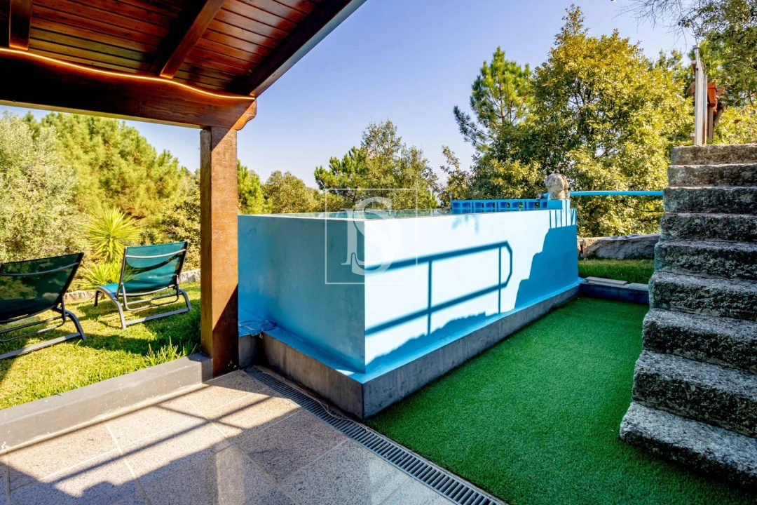 Moradia T4 para Venda em Santa Cruz do Douro e São Tomé de Covelas Foto 7