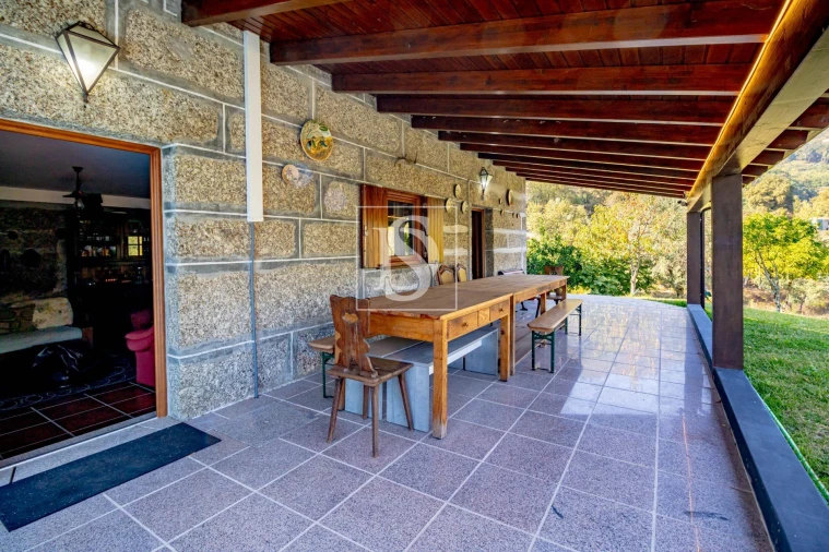 Moradia T4 para Venda em Santa Cruz do Douro e São Tomé de Covelas Foto 5