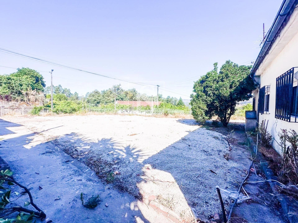 Moradia T2 para Venda em Fridão Foto 39