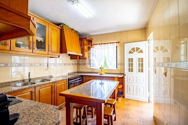 Moradia T2 para Venda em Olo e Canadelo Foto 4