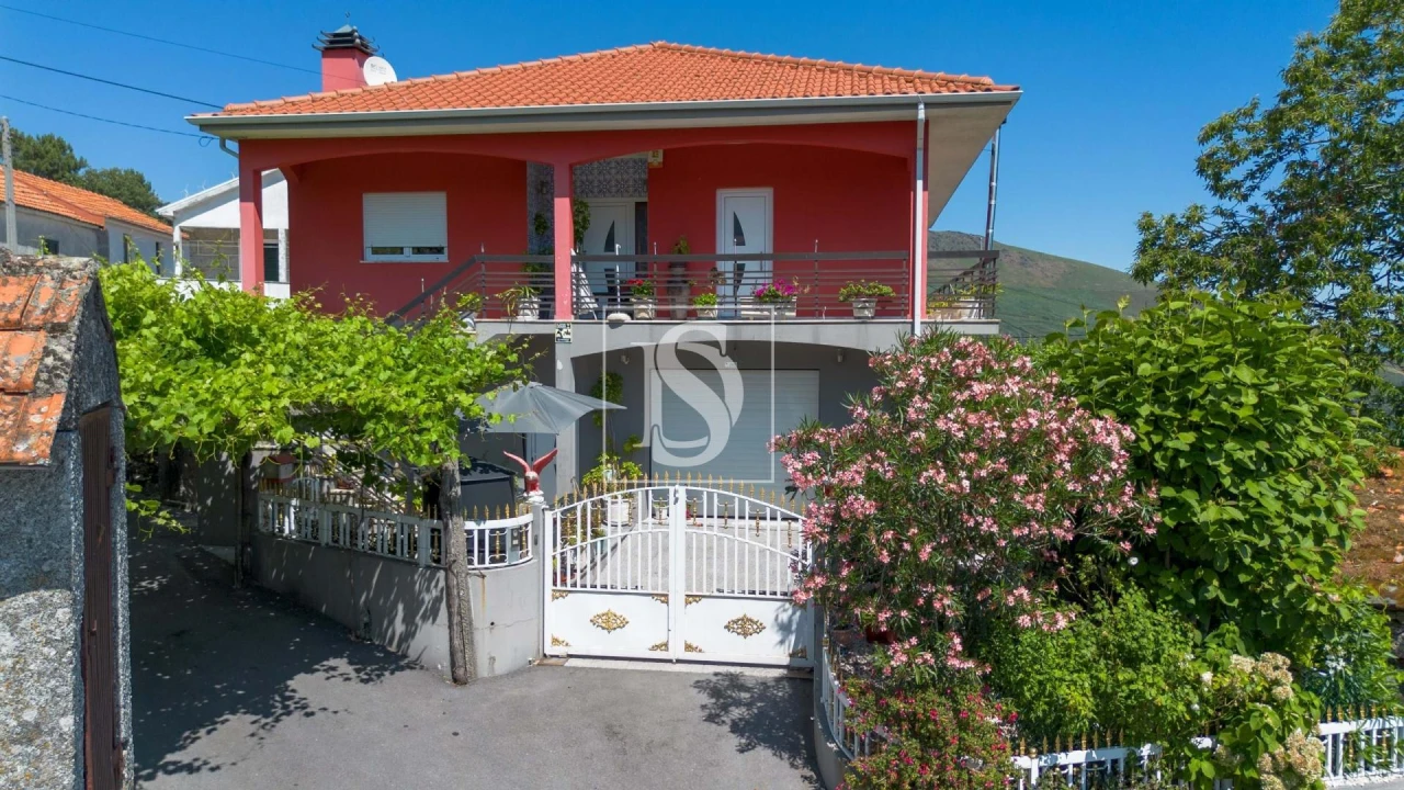 Moradia T4 para Venda em Teixeira e Teixeiró Foto 26