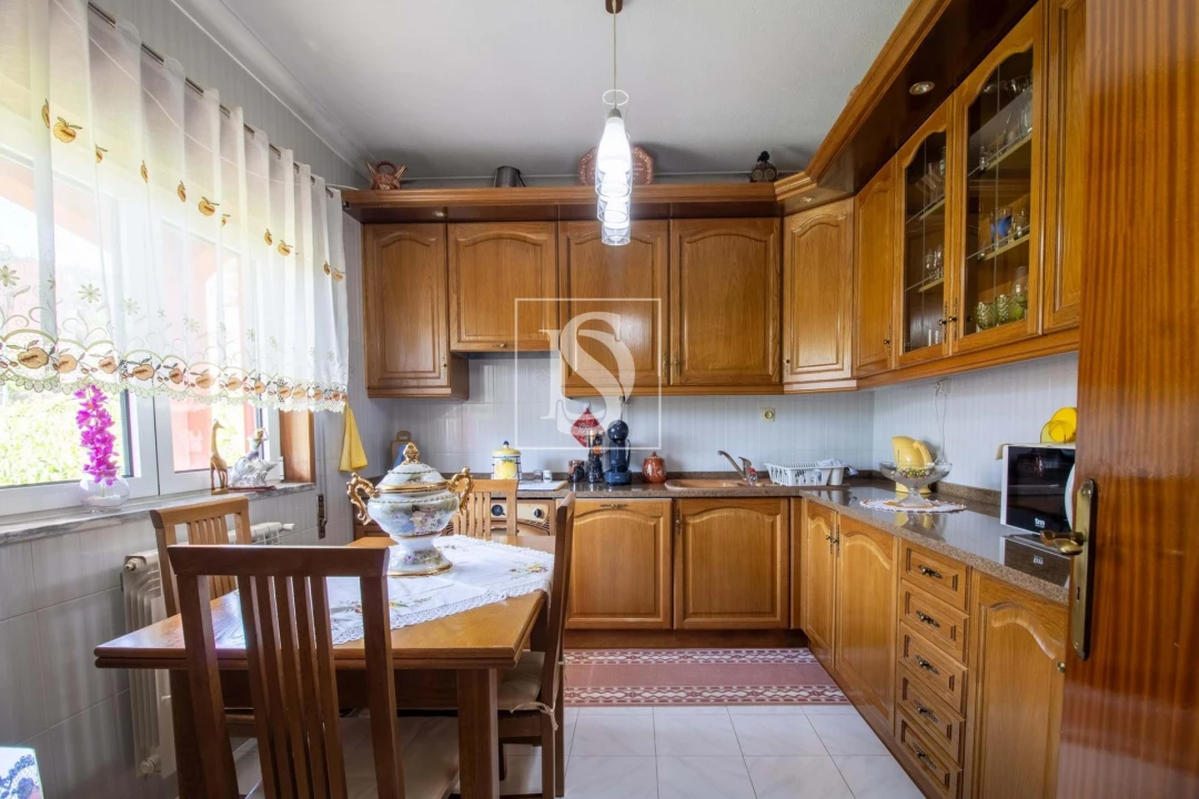 Moradia T4 para Venda em Teixeira e Teixeiró Foto 3