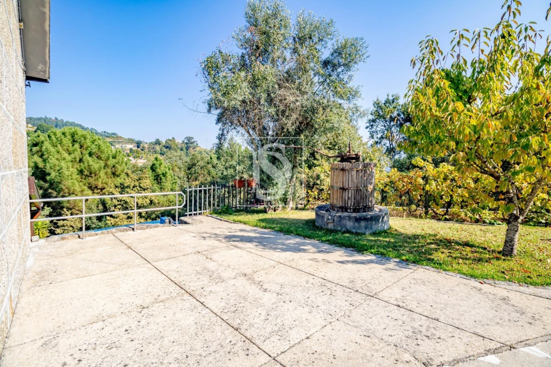 Moradia T4 para Venda em Santa Cruz do Douro e São Tomé de Covelas Foto 8