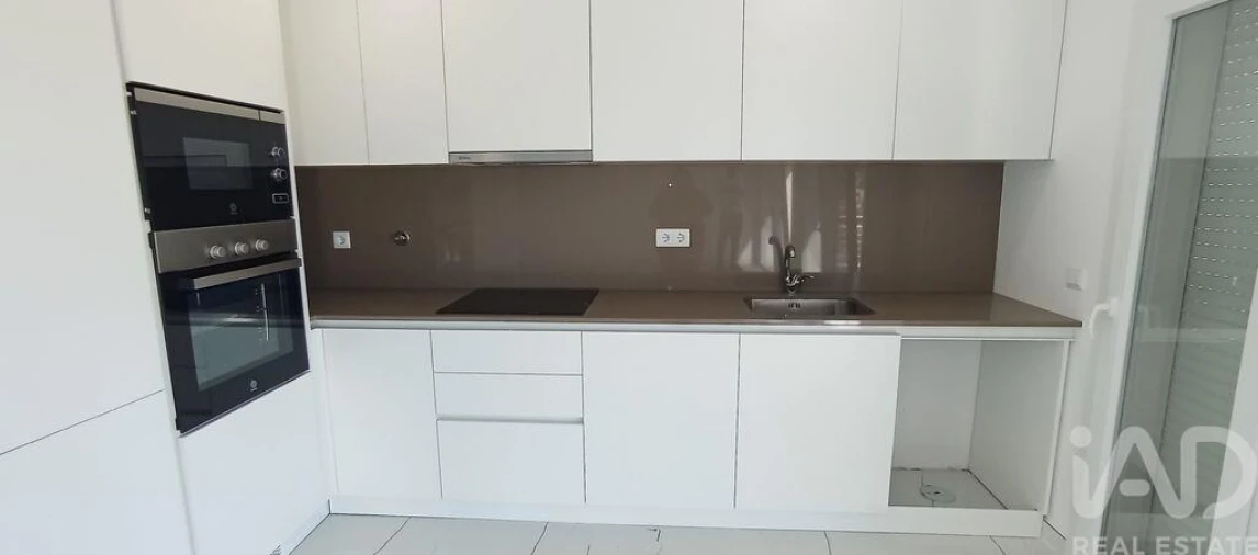 Moradia T4 para Venda em Antuzede e Vil de Matos Foto 3