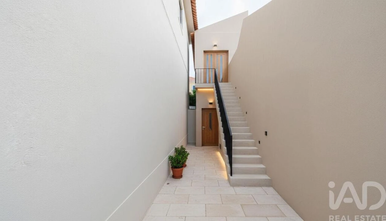 Moradia T4 para Venda em Vermelha Foto 1