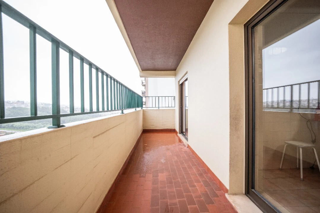 Apartamento T2 para Arrendamento em Santo Antonio dos Olivais Foto 5